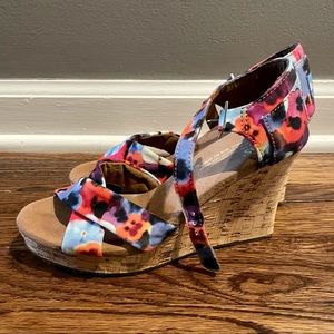 TOMS Oahu Floral Wedges